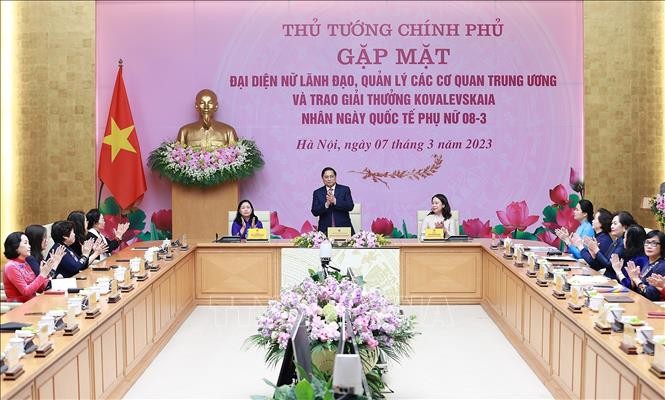 PM to meet female generals, heroes, scientists on International Women’s Day - ảnh 1