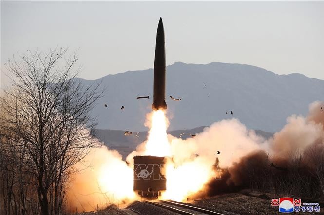 Pyongyang  launches ‘multiple’ ballistic missiles to the Yellow Sea - ảnh 1