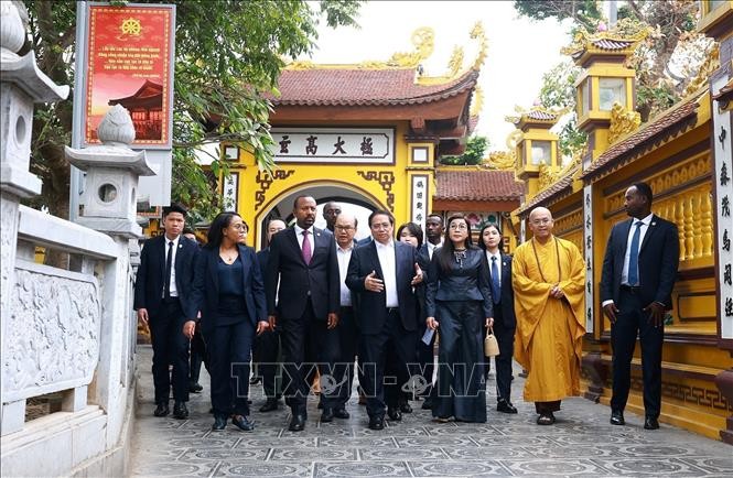 Ethiopian PM visits Tran Quoc pagoda in Hanoi - ảnh 1