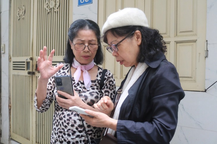 Some of the elderly are trying to keep up with digital transformation - ảnh 5