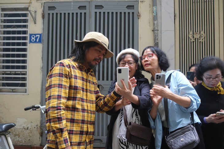 Some of the elderly are trying to keep up with digital transformation - ảnh 4