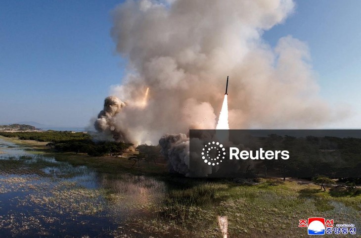 North Korea fires multiple cruise missiles toward east sea  - ảnh 1