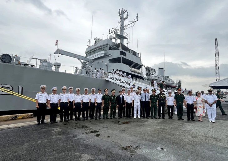 Indian navy ship INS Darshak visits Ho Chi Minh City - ảnh 1