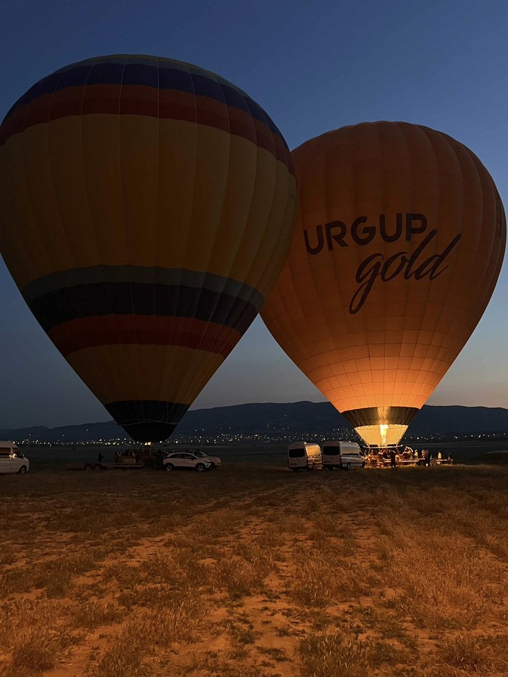 Hot air ballooning in Cappadocia is an attraction of Turkey  - ảnh 4
