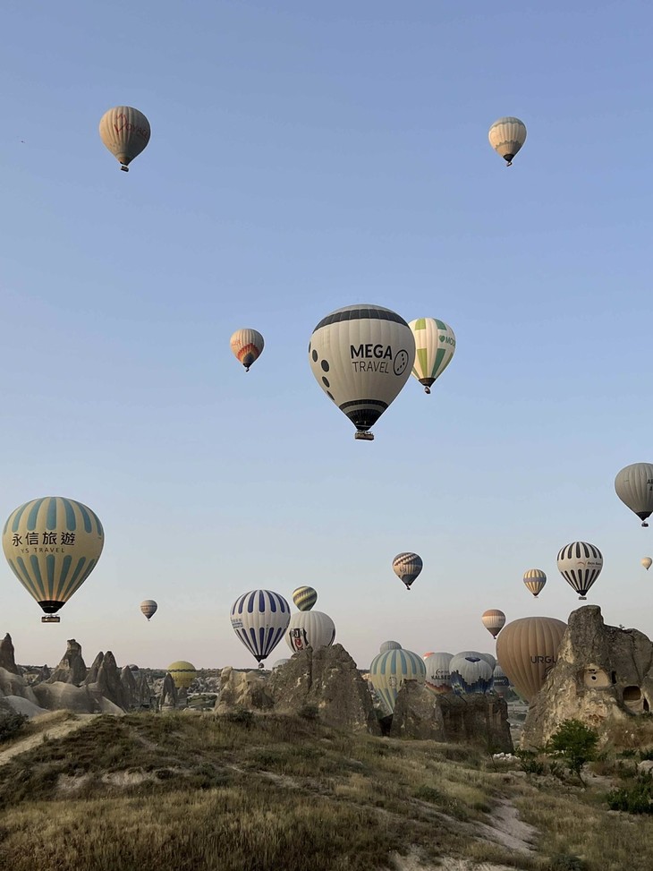 Hot air ballooning in Cappadocia is an attraction of Turkey  - ảnh 2