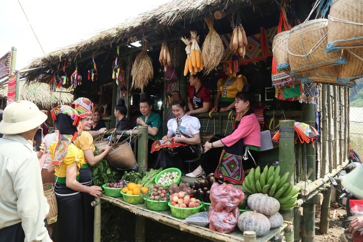 Son La expands fruit markets - ảnh 2