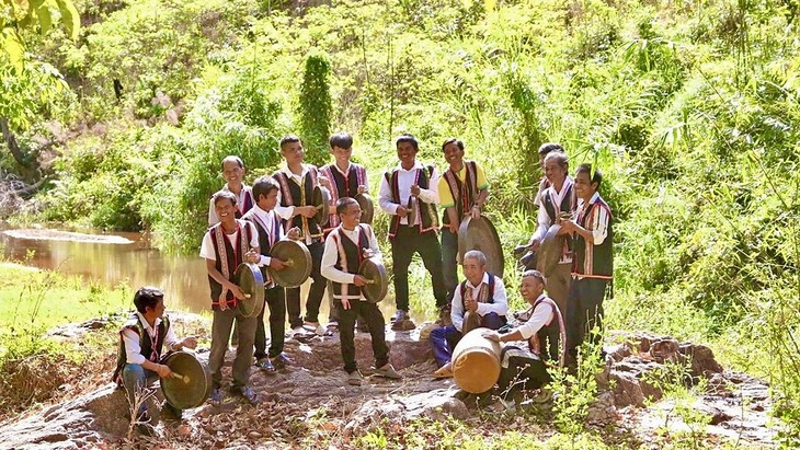 Xo Dang ethnic community builds eco-tourism by Dak Loi stream - ảnh 2