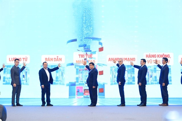 Greater investments in strategic technology industries needed for Vietnam’s sustainable prosperity - ảnh 1