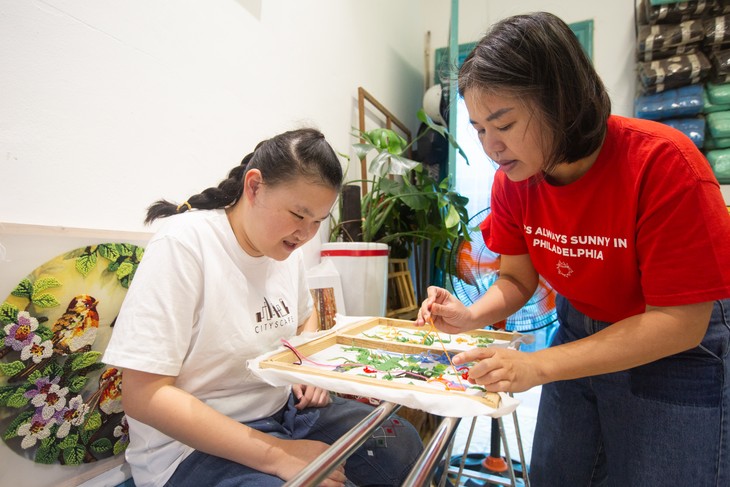 Wool embroidered paintings: a pathway to vocational guidance for youth with special needs - ảnh 5