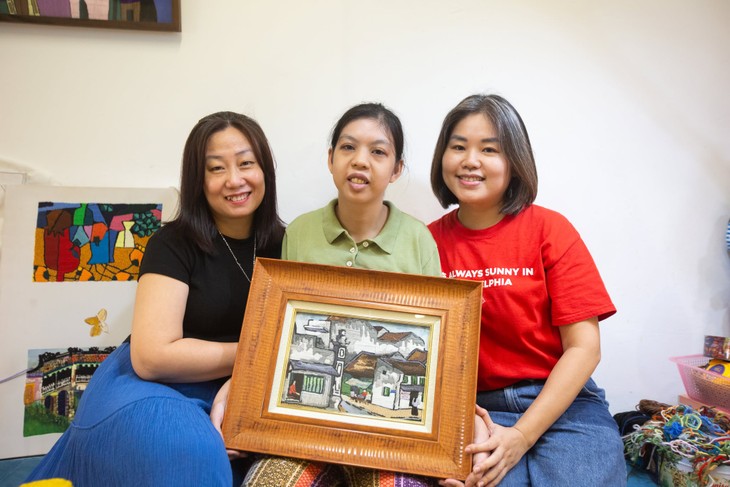 Wool embroidered paintings: a pathway to vocational guidance for youth with special needs - ảnh 1