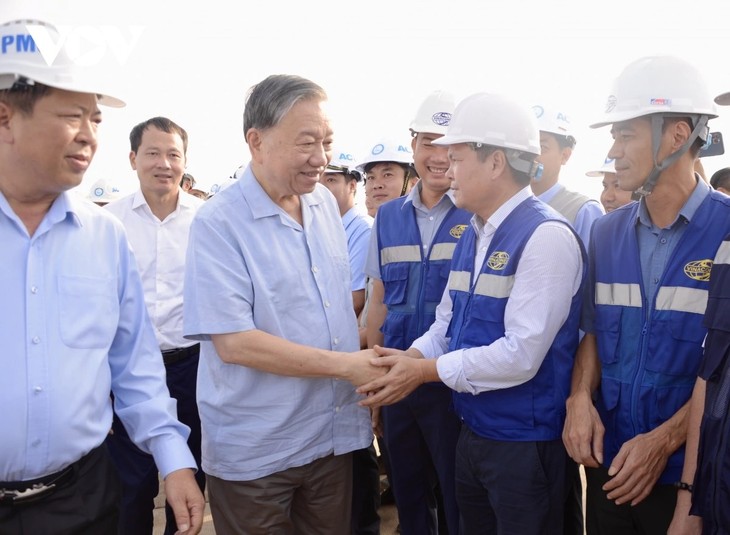 Long Thanh int’l airport must serve as smart aviation infrastructure model: Party chief  - ảnh 1