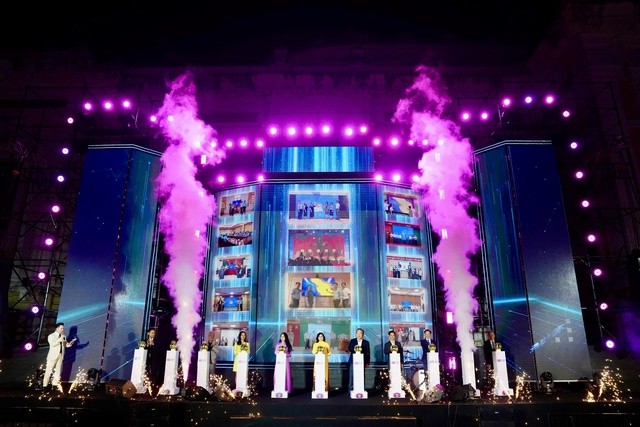 Vietnam's largest annual online shopping event opens - ảnh 1