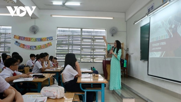Turning English into real-world experiences: inspiring story of teacher Do Uyen - ảnh 1