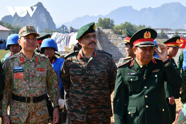 Vietnamese, Indian armies conduct integrated field exercise on peacekeeping - ảnh 1