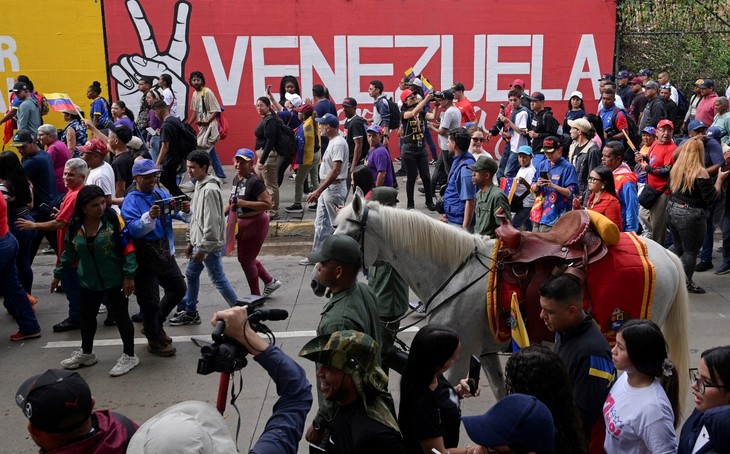 US-Venezuela tensions escalate following Trump's airspace closure order - ảnh 1