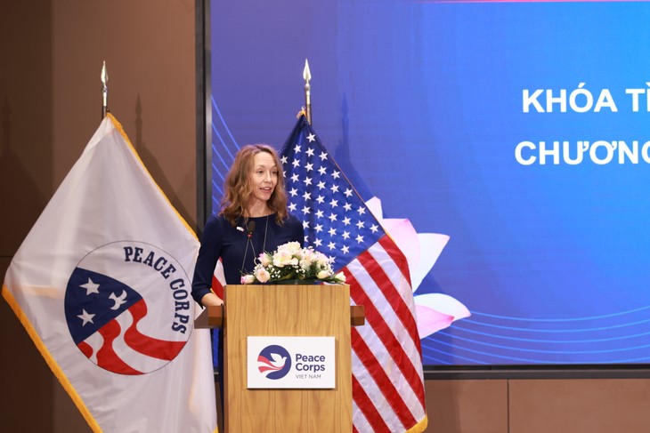 US Peace Corps volunteers sworn in, highlighting Vietnam-US educational partnership - ảnh 2