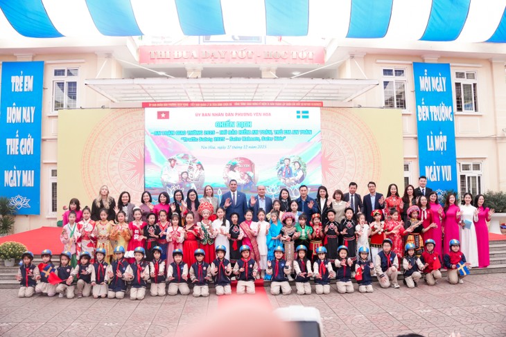 Sweden joins forces with Hanoi schools to boost child traffic safety - ảnh 1