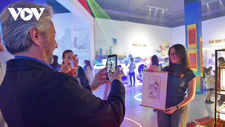 Hanoi’s cultural legacy comes alive through digital light and technology - ảnh 2