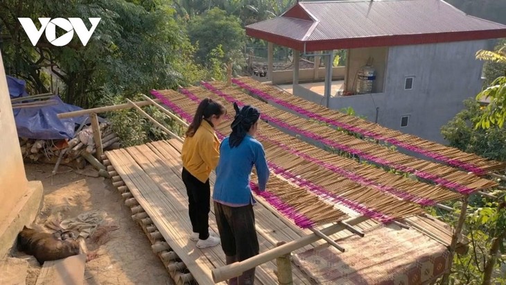 Tay incense-making keeps mountain traditions alive  - ảnh 1