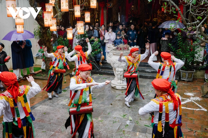 Hanoi’s ancient gate-opening ritual for Lunar New Year reenacted  - ảnh 26