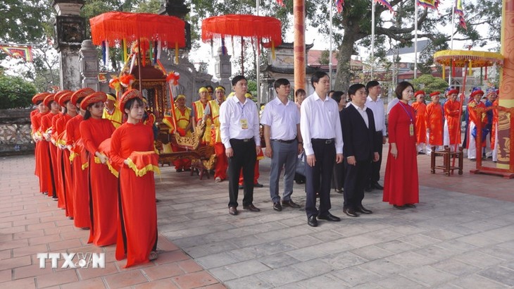 Saint Tran’s rice distribution and seal-opening ceremony held in Ninh Binh  - ảnh 1