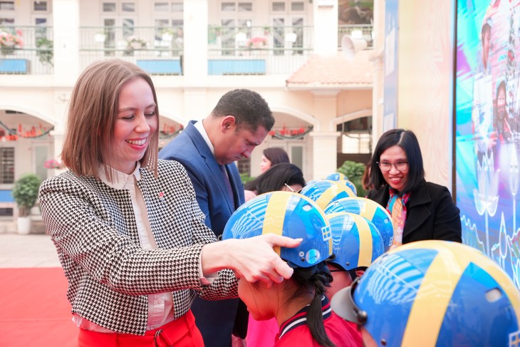 Helmets for the future: Protecting Hanoi’s young riders - ảnh 2