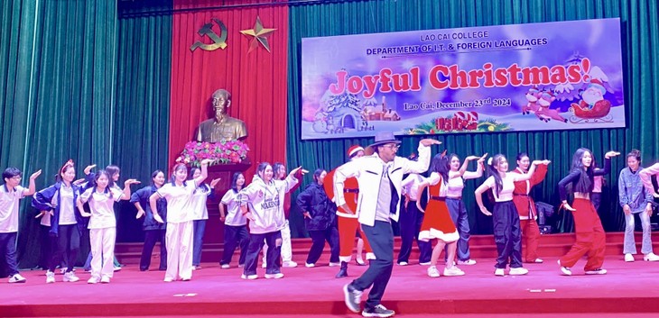 From California streets to Lao Cai classrooms: Teaching English through dance - ảnh 4
