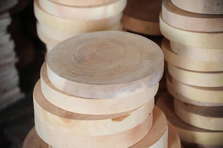 Dinh An village: seven decades of making chopping boards - ảnh 4