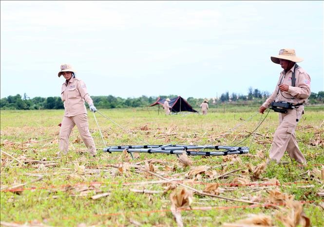 Gender integrated into addressing post-war mine aftermaths - ảnh 1