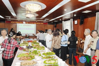 越南之声广播电台台庆六十七周年举行退休干部招特会 - ảnh 6