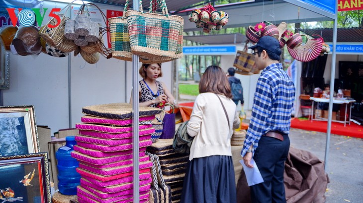 Hội chợ nông sản, tiểu thủ công nghiệp Việt Nam lần đầu tiên diễn ra tại Hà Nội - ảnh 12