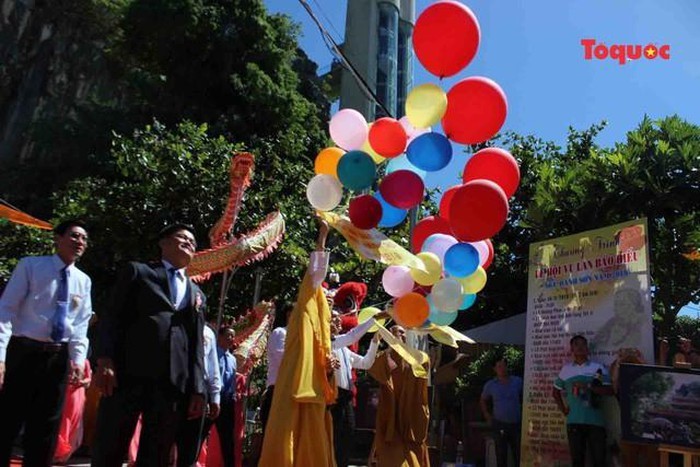 All Souls' Day festival  in Danang’s Marble Mountain relic site - ảnh 7