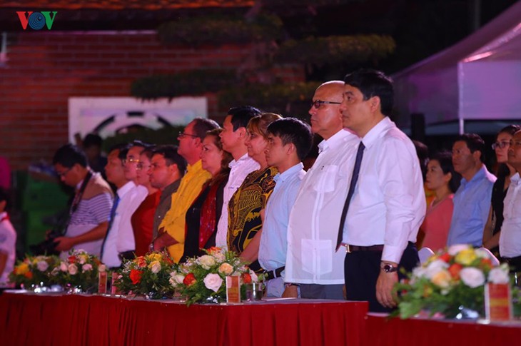 Toàn cảnh Chương trình chính luận - nghệ thuật đặc biệt “Muôn vàn tình thương yêu“ - ảnh 11