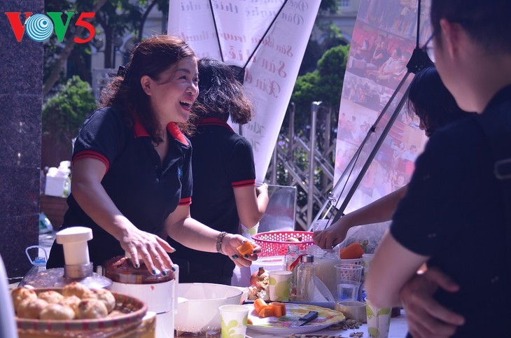 Tưng bừng Hội chợ VOV chào mừng 74 năm Ngày thành lập Đài TNVN - ảnh 13