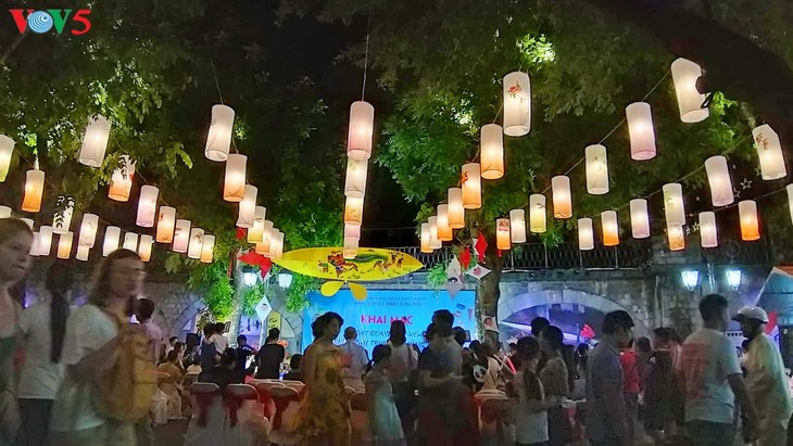 Hoạt động văn hóa Tết Trung thu truyền thống năm 2019 tại Hà Nội thu hút du khách - ảnh 2