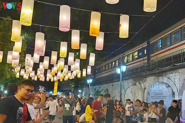 Hoạt động văn hóa Tết Trung thu truyền thống năm 2019 tại Hà Nội thu hút du khách - ảnh 3