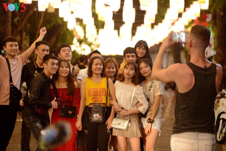 Hoạt động văn hóa Tết Trung thu truyền thống năm 2019 tại Hà Nội thu hút du khách - ảnh 12