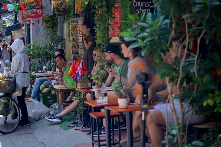 Trải nghiệm cafe đường tàu độc đáo tại Hà Nội - ảnh 3