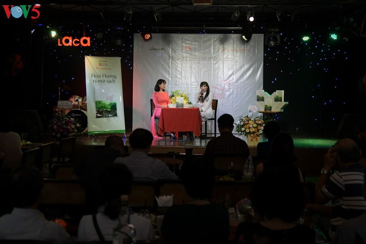 Nhà văn Hoài Hương ra mắt cuốn sách “Hà Nội hoa tình“ - ảnh 1