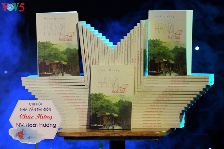 Nhà văn Hoài Hương ra mắt cuốn sách “Hà Nội hoa tình“ - ảnh 3