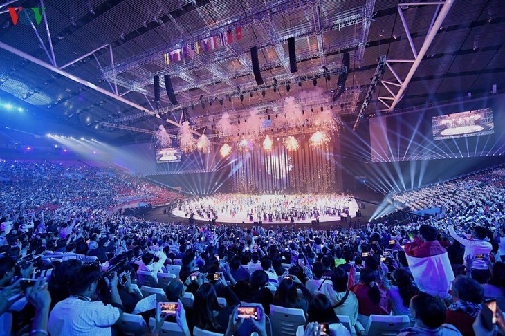 Toàn cảnh lễ khai mac Sea Games 30 - ảnh 13