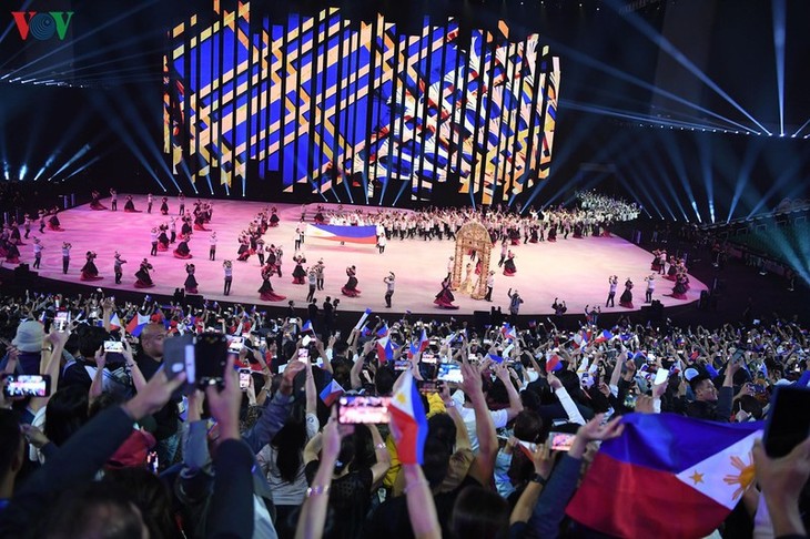 Toàn cảnh lễ khai mac Sea Games 30 - ảnh 12