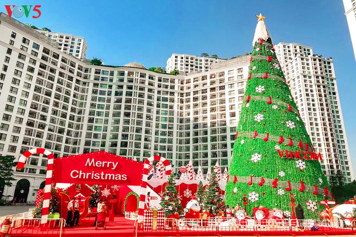 Không khí Hà Nội dịp Lễ Giáng Sinh - ảnh 1