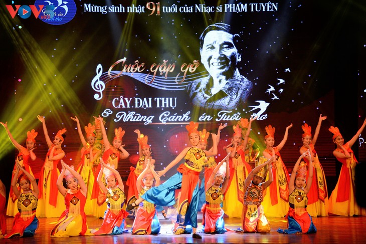 “Cây đại thụ và cánh én tuổi thơ” - Món quà sinh nhật ý nghĩa dành tặng nhạc sĩ Phạm Tuyên - ảnh 1