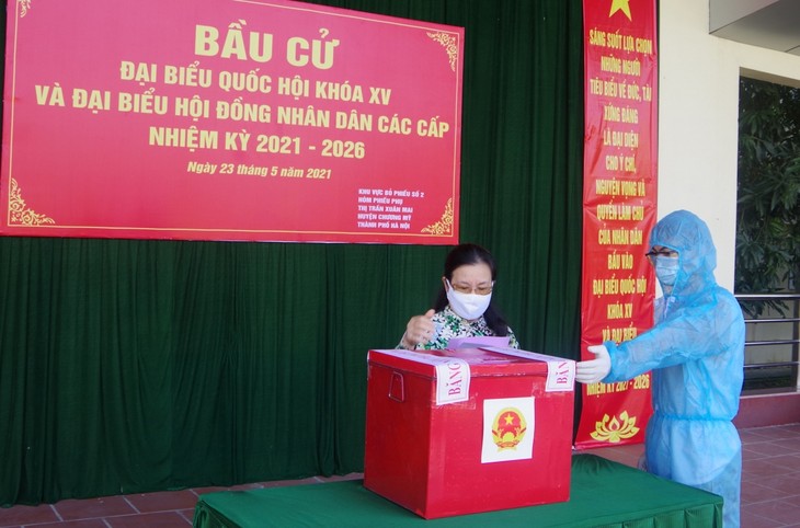 Bầu cử trong tâm dịch COVID-19: Ngập tràn tự hào, nghiêm túc tuân thủ quy định phòng dịch - ảnh 17