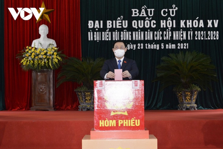 Lãnh đạo Đảng, Nhà nước thực hiện quyền bầu cử tại các thành phố lớn - ảnh 19