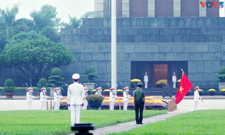 Lễ chào cờ và không khí Hà Nội trong ngày Quốc khánh “đặc biệt” 2/9/2021 - ảnh 2