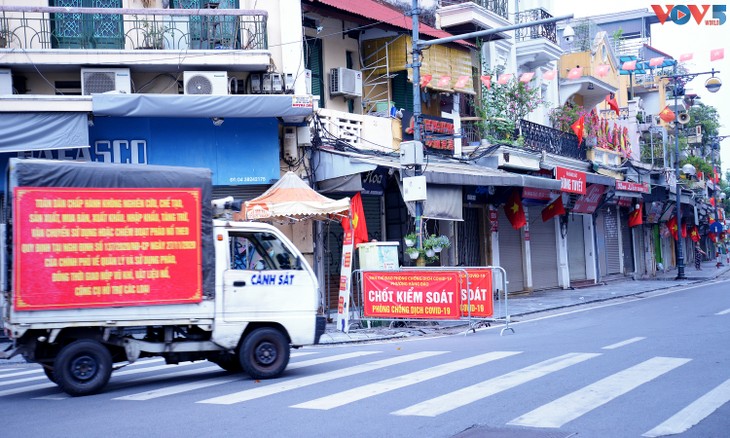 Lễ chào cờ và không khí Hà Nội trong ngày Quốc khánh “đặc biệt” 2/9/2021 - ảnh 8