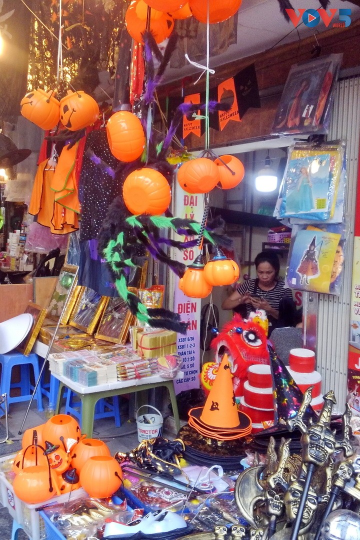 Không khí phố Hàng Mã những ngày gần lễ Halloween - ảnh 2