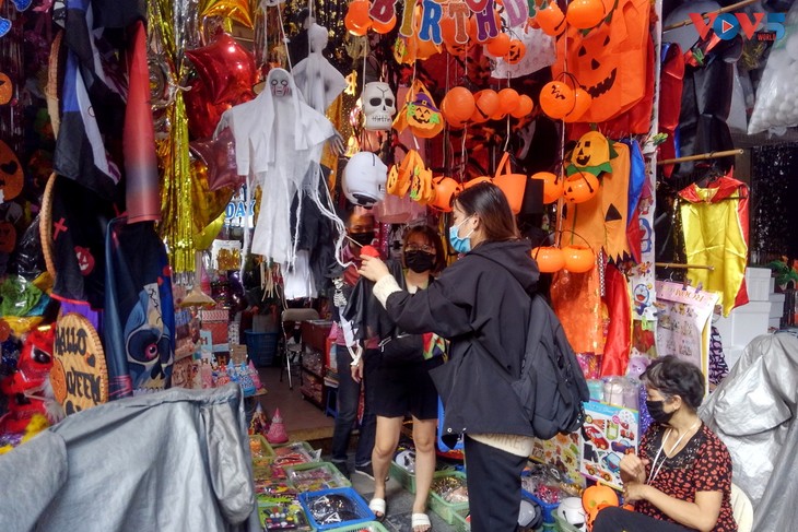 Không khí phố Hàng Mã những ngày gần lễ Halloween - ảnh 3